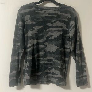 Children’s place Boys S(5/6) gray camo waffle longsleeve tee, EUC, has name in